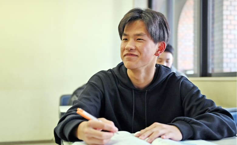 男子在校生