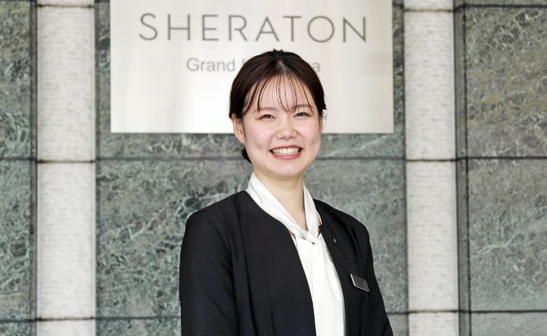 ホテルスタッフ女性